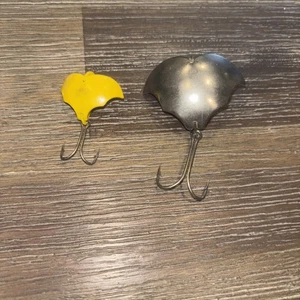 2- Vintage Baby Bat Metal Lure Made In USA - Picture 1 of 5