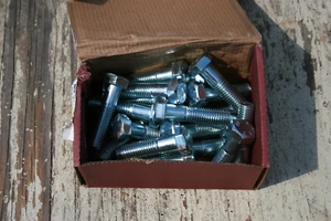 Lot of 25 Brighton Hex Bolts A307 Grade A Zinc CR+3 - 2.5" L x 5/8" Dia. - Picture 1 of 12