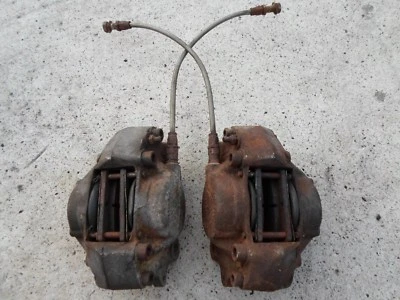 Pinzas de freno delanteras Triumph TR4 Girling con pastillas, cuñas y pasadores MIntex M1144 Foto 1 de 4