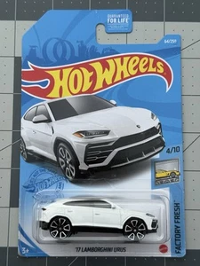 Hot Wheels Factory Fresh 4/10 '17 Lamborghini Urus 64/250 White - Picture 1 of 1