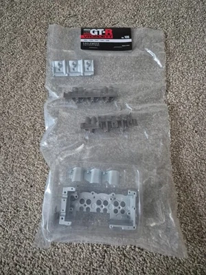 1/8 SCALE EAGLEMOSS BUILD YOUR OWN THE NISSAN R35 GT-R CAR ISSUE 105 - Image 1 of 3