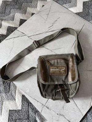 Bolsa carteiro vintage Diesel Born Y2K - Verde oliva - Alça ajustável - Imagem 1 de 4