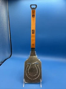 Neu NFL Sportula Colts BBQ Spatel & Flaschenöffner Holzgriff Heckklappe Geschenk - Bild 1 von 6