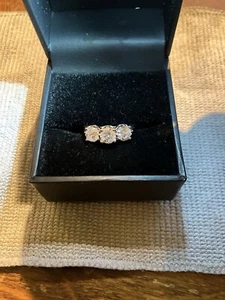 *NEW* 14k White Gold Diamond (4.5g) 3 Stone 1.12 Carats TDW, SI2 Color I, Size 5 - Picture 1 of 9