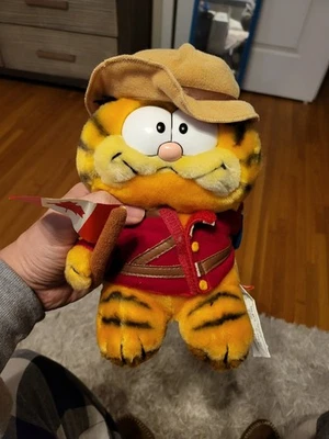 Vintage Garfield Plush Canada Dakin Moutaineer 1981 Toys - Image 1 of 4