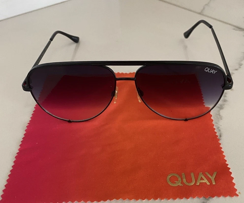 Очки солнцезащитные унисекс Quay High Key 126 черная оправа фиолетовое выцветание авиаторские с тканью - Изображение 1 из 4