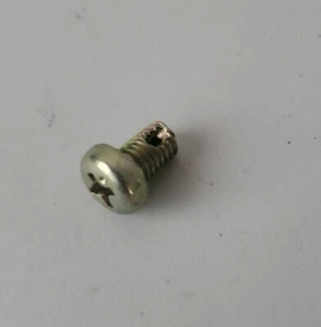 FARO DE LOTE ANTIGUO SUZUKI TORNILLO PLANO DE FABRICANTE 35136-19610 - Imagen 1 de 3