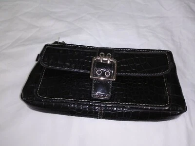 Ann Taylor 钱包黑色,1 个卡扣口袋,1 个拉链钥匙扣钩 — 第 1/4 张图片