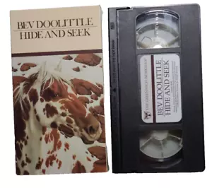 BEV DOOLITTLE HIDE AND SEEK VHS Video Camouflage Pinto Horse Print Interview - Foto 1 di 2