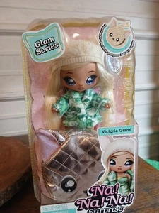 Na Na Na Surprise Glam Series 2-in-1 Fashion Doll Victoria Grand With Purse New - Picture 1 of 2
