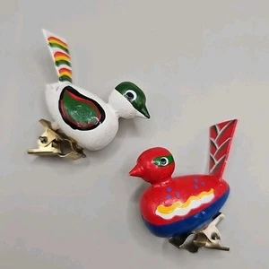 WOODEN CLIP ON   BIRD ORNAMENTS. SET OF 2. HANDPAINTED. VINTAGE. 1 3/4 INCH EACH - Picture 1 of 9