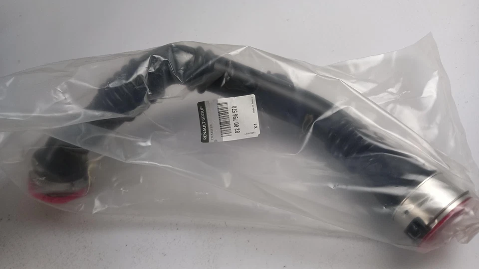 Original OE RENAULT Megane Scenic III 2.0 dCi Ladeluftschlauch 8200796570 - Bild 1 von 1