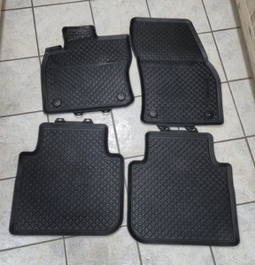 Original Volkswagen Fußmatten Gummimatten Allwettermatten vorne+hinten 4St. - Bild 1 von 5