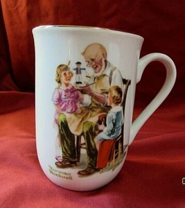 Norman Rockwell Museum Kaffeebecher Teetasse "The Toy Maker" 1982 Goldrand - Bild 1 von 7