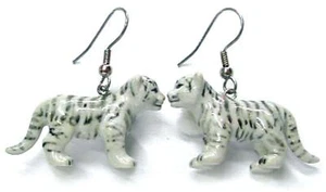 Pendientes de gota de cachorro de tigre blanco de porcelana rosa del norte JE035 - Imagen 1 de 2