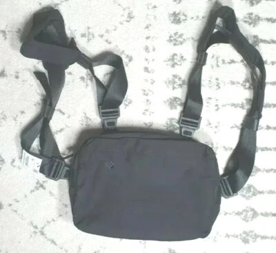 BOLSO DE PECHO ZARA NUEVO CON ETIQUETAS BOLSO DE HOMBRE MOCHILA AJUSTABLE NEGRO Foto 1 de 4