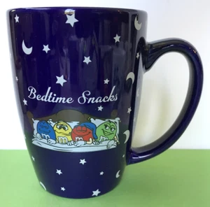 Tazza da tè caffè vintage 2006 M&M's World Mars blu navy "bedtime snacks" 12 oz - Foto 1 di 6