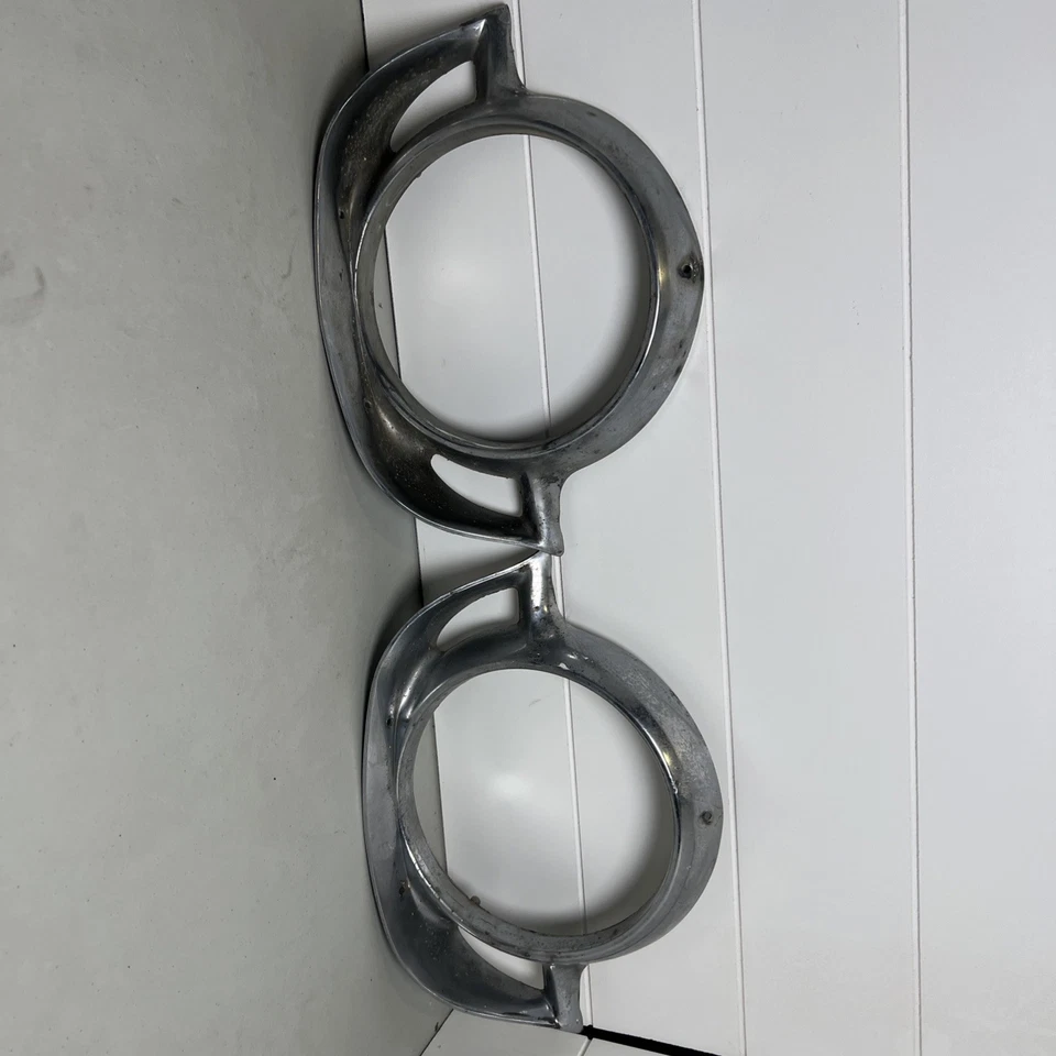 Cadillac Deville 1956 2 faros bisel par fundido Foto 1 de 4