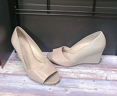 Franco Sarto Mujer 10 M Jamila Punta Abierta Zapatos de salón Sin cordones Tacones de cuña Beige Gris Foto 1 de 4