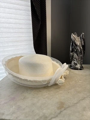 Chapéu vintage Deborah New York marfim com lantejoulas Cloche, Derby Church  - Imagem 1 de 4