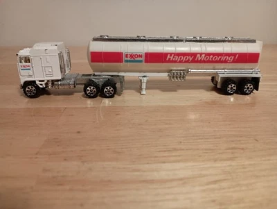 Semirremolque cisterna Exxon Road Champs Kenworth Aerodyne de colección con motor de cabina Foto 1 de 4