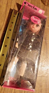 VINTAGE SUSIE SLICKER SUSIE SAD EYES VINYL FUN WORLD DOLL WITH BOX HONG KONG - Picture 1 of 7