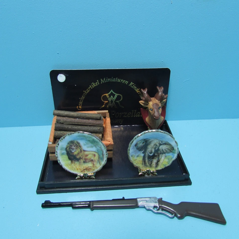 Juego de manto de cazador Reutter miniatura para casa de muñecas con rifle, cabeza de ciervo y caja de madera Foto 1 de 1