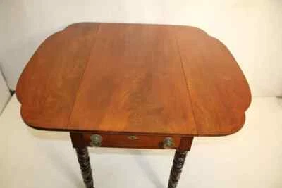 Mesa auxiliar Great Federal de muleta maciza de caoba con hojas caídas con ruedas, siglo XIX. Foto 1 de 4