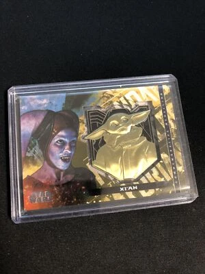 2020 Topps Star Wars The Mandalorian Medallion Relic Xi’an GOLD /10 M-XC SSP - Image 1 of 2
