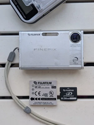 FujiFilm Finepix Z1 5.1MP Black Digital Camera w/ XD Card - Image 1 of 4
