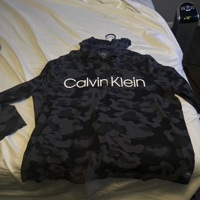 Calvin Klein轻薄连帽衫迷彩  — 第 1/4 张图片