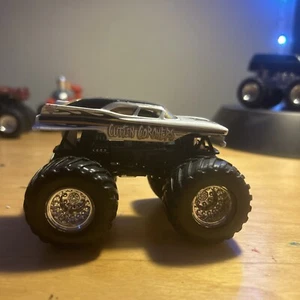 cuttin coroners monster truck 1:64 - Picture 1 of 3