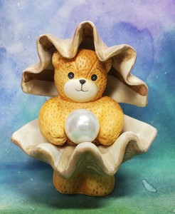 Enesco Lucy and Me Lucy Rigg  Bear as Clam Oyster with Pearl