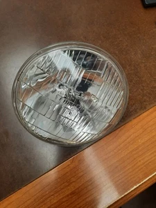 GE 4020 6 volt Bulb Headlight Sealed Beam CCKW Tractor - Picture 1 of 4