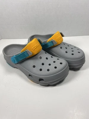 Zueco Crocs Clásico Todo Terreno Gris Claro Teal Naranja Talla J6 Junior 6 Usado Foto 1 de 4