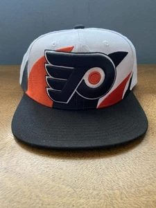 White Philadelphia Flyers Wave Runner Vintage SnapBack Hat - Picture 1 of 10