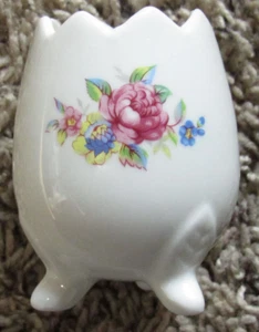 WHITE PORCELAIN CRACKED EGG TOOTH PICK HOLDER VASE PEONY FLOWERS (B62) - Picture 1 of 4
