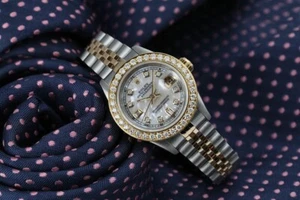 Damenuhr Rolex Datejust 26 mm weißes Perlmutt Diamant-Zifferblatt bicolor - Bild 1 von 10