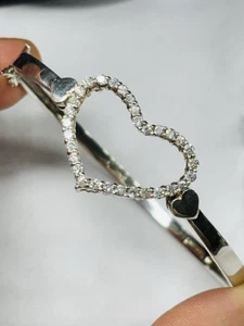 Komplett gepunztes Armband in Herzform mit klaren Steinen / CZ - Bild 1 von 7