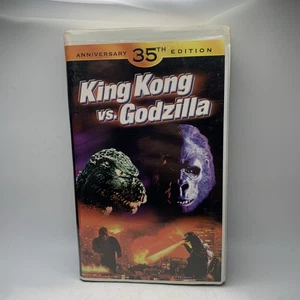 King Kong Vs. Godzilla (VHS, 1963. 35th Anniversary) Rare Horror Sci-Fi HTF - Imagen 1 de 5