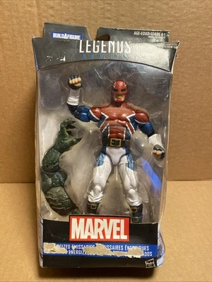 Marvel 6-Inch Legends Series Energized Emissaries: Captain Britain-Damaged Card  Foto 1 de 4