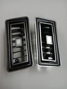 1970 1971 1972 Cutlass Dash pair of A / C side Vent housings deflectors 70 71 - Picture 1 of 7