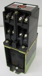 Allen-Bradley 700DC-PK800Z24 Master Control DC Relay, 8 N.O., 20A, 24VDC Coil - Picture 1 of 7