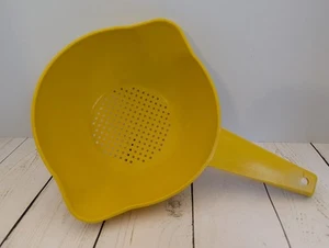 Vintage Tupperware Yellow Strainer Collander With Handle Small - Picture 1 of 7