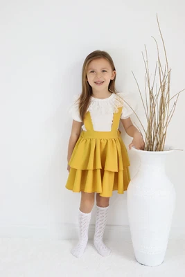 PARLA KIDS Festliches Set für Mädchen – Gelber Glockenrock & Weiße Kurzarmbluse mit Spitzen