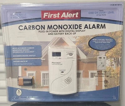 New First Alert Dual Power Carbon Monoxide Alarm 614614 Digital Display Plug In - Image 1 of 2