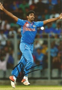 INDIEN CRICKET: JASPRIT BUMRAH SIGNIERT 6x4 TWENTY20 ACTION FOTO + COA - Bild 1 von 1
