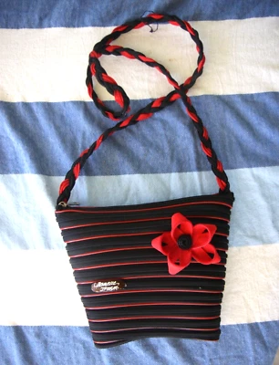 Continuous ZIPPER PURSE Artsy Mod Red Black Vintage Vtg EGirl Banaue Philippines Foto 1 de 4