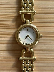 Reloj Seiko Vintage Damas Diseño Ornamentado Cara Opalescente 4N00-0588 Cinturón Dorado - Imagen 1 de 6
