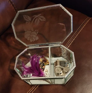 Vtg Glass MUSIC/Trinket/Jewelry BOX, ~6 x 4 x 3" Mirror Bottom Works Perfectly - Picture 1 of 5
